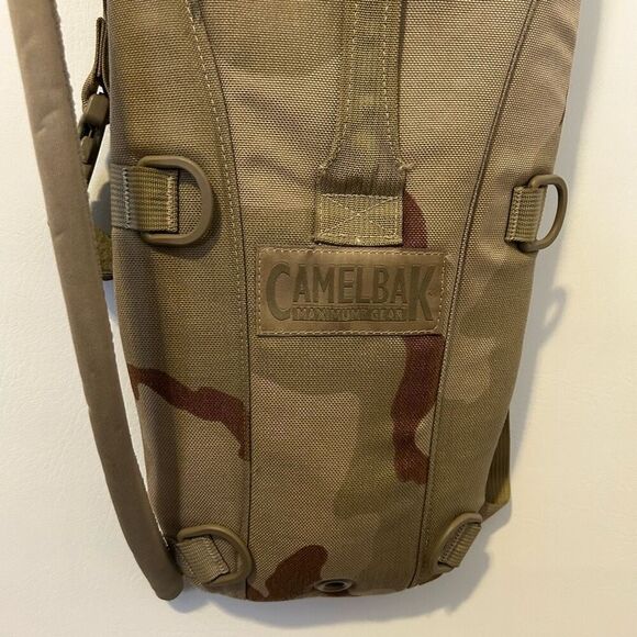 CamelBak Maximum Gear Tactical Backpack Desert Camo Hydration Pack Missing bite - Picture 2 of 8